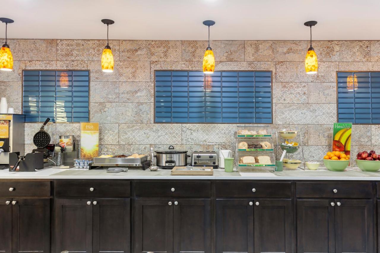 Quality Inn & Suites Goodyear - Phoenix West Extérieur photo