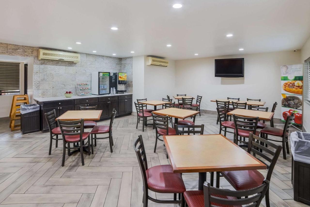 Quality Inn & Suites Goodyear - Phoenix West Extérieur photo