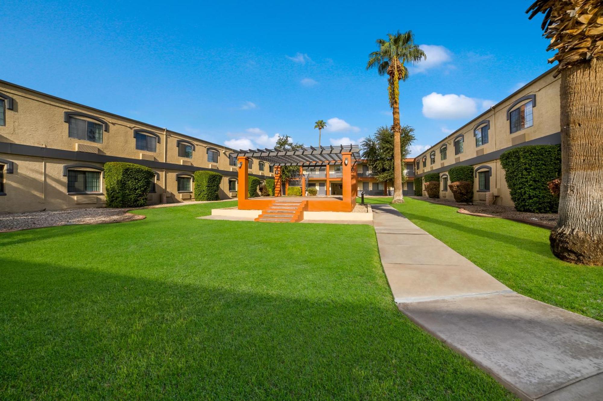 Quality Inn & Suites Goodyear - Phoenix West Extérieur photo