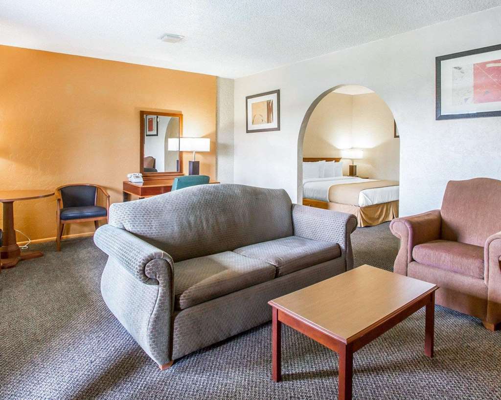 Quality Inn & Suites Goodyear - Phoenix West Chambre photo